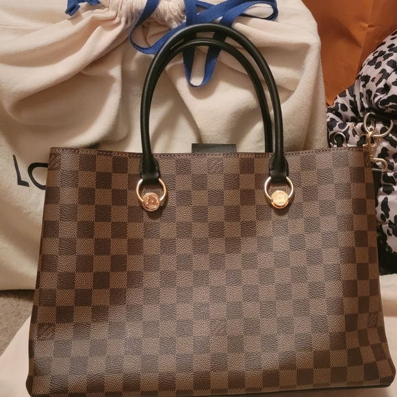 Louis Vuitton Riverside - Picture 2 of 11